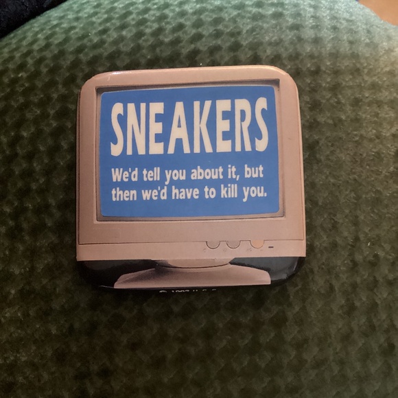 Vintage 1992 SNEAKERS River Phoenix Dan Ackroyd Promo Pinback Pin Button - Picture 1 of 3